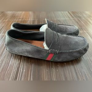 Gucci Mens leather suede loafer grey with red and green strips Authentic US 10.5